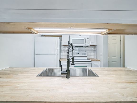 4th image of 3800 SW 20th Ave APT 112