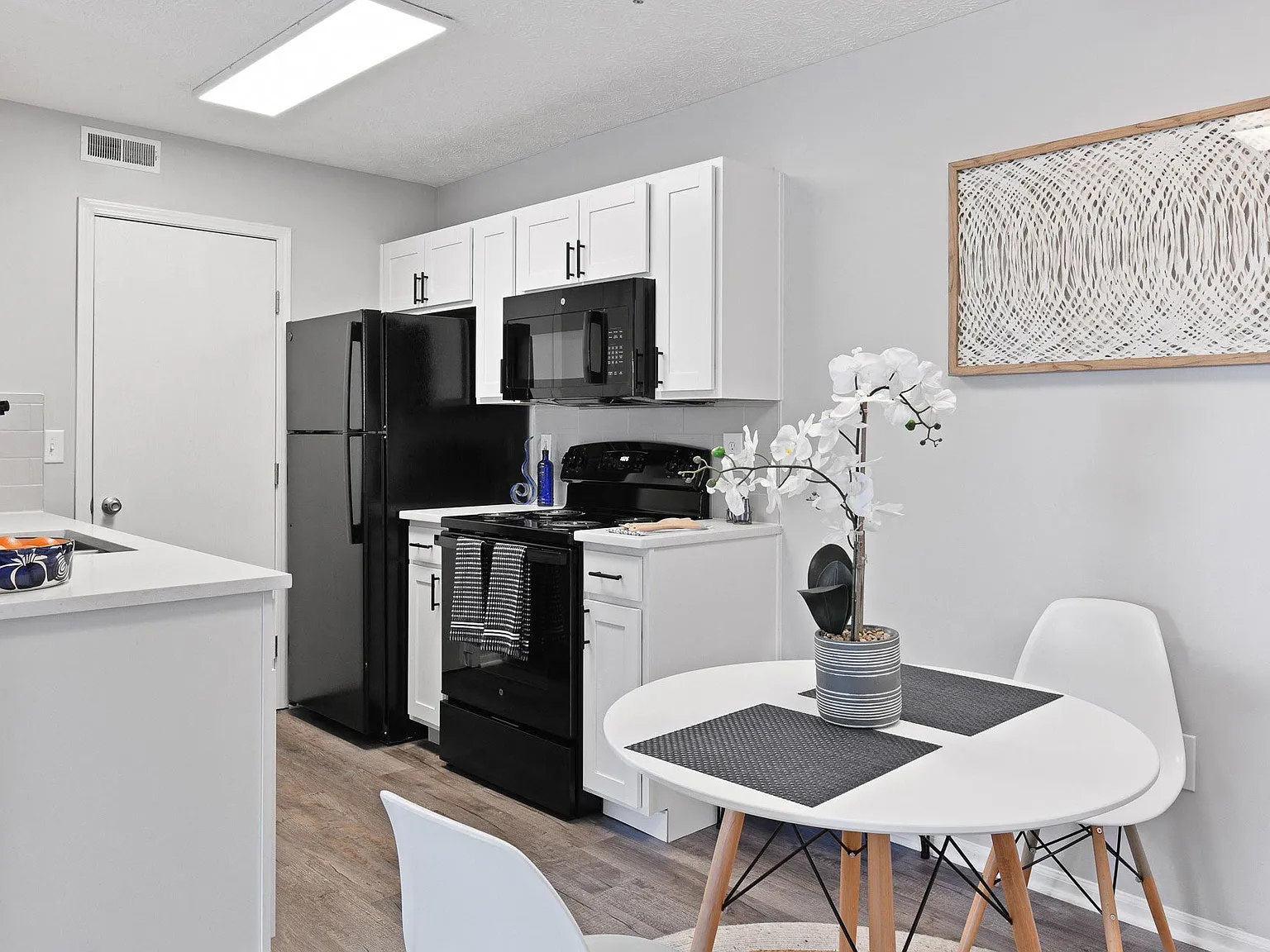 Trinity Lakes Apartments — Photo 1