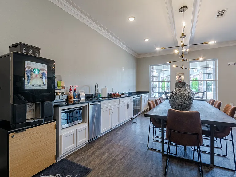 Arlo Luxury Apartment Homes — Photo 20