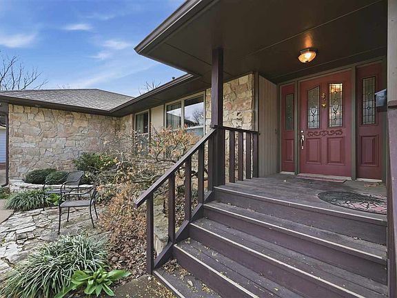 3rd image of 2137 Sunset Dr