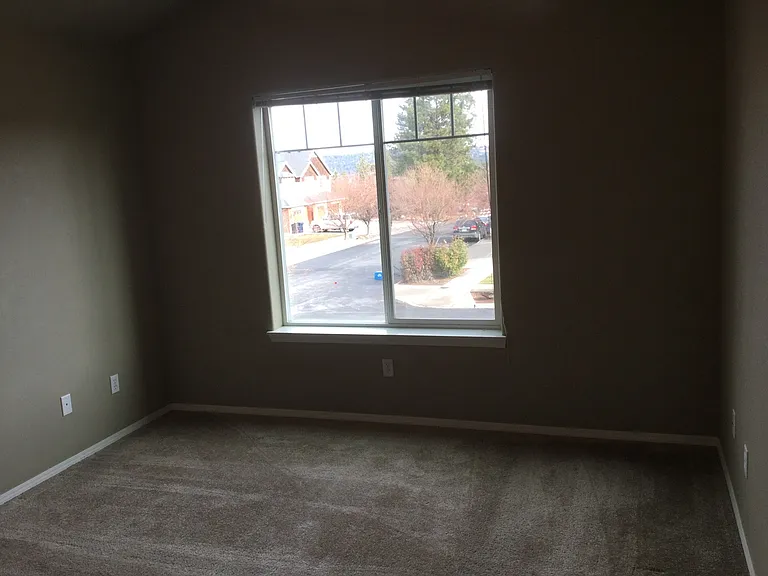375 SW Garfield — Photo 8