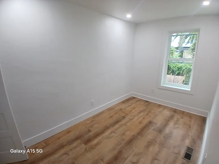 537 E Mayland St — Photo 12