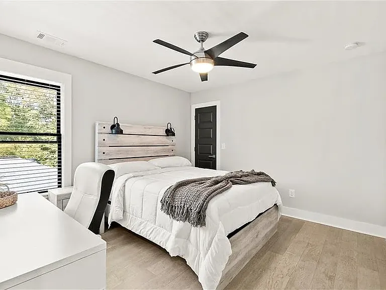 2145 Park Ter — Photo 39