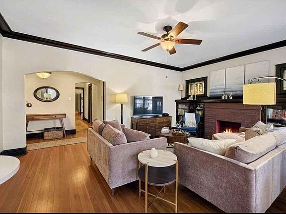 3rd image of 1329 W Thorndale Ave