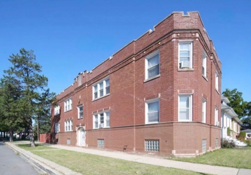 1st image of 1302 W 98th Pl Unit 1E