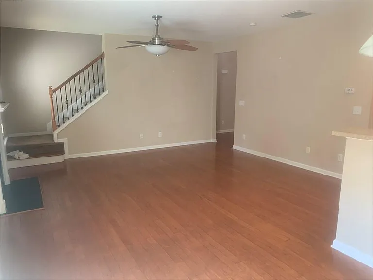 121 Creekwood Trl — Photo 3