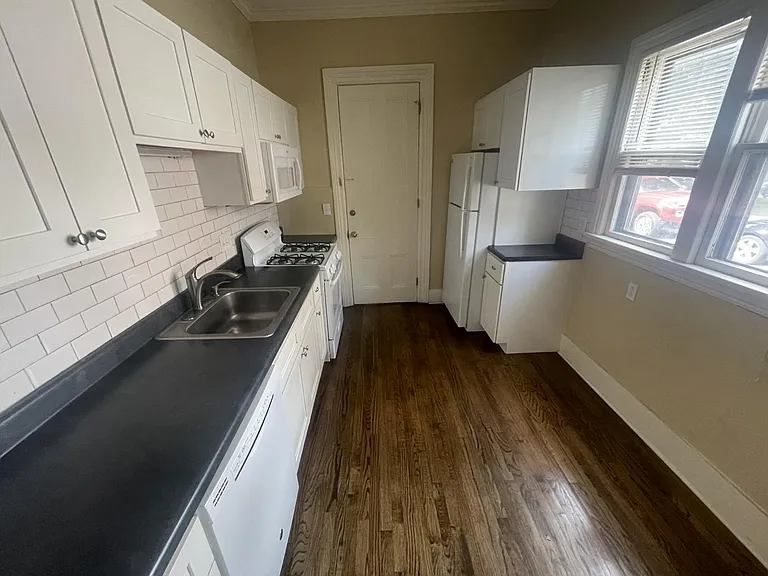 49 Vick Park #1 — Photo 3