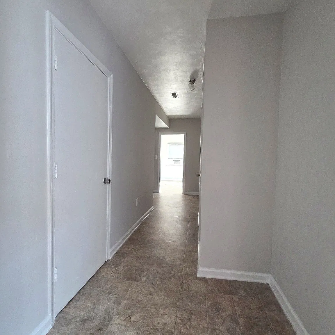 2 bed, $1,100 — Photo 4