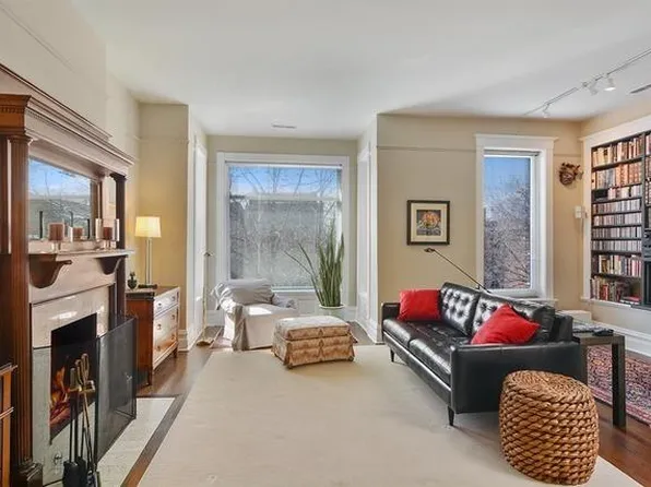 3323 N Kenmore Ave #3, Chicago, IL 60657