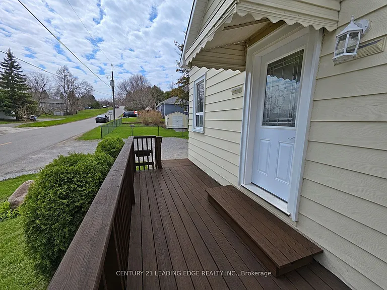 500 The Queensway S — Photo 7
