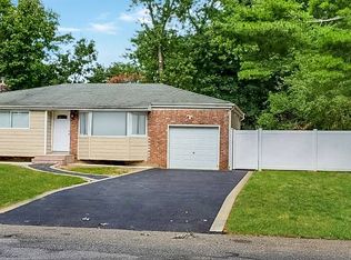 227 Nicolls Rd, Wheatley Heights, NY 11798