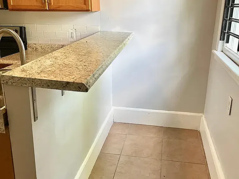 2206 Barnard St — Photo 10