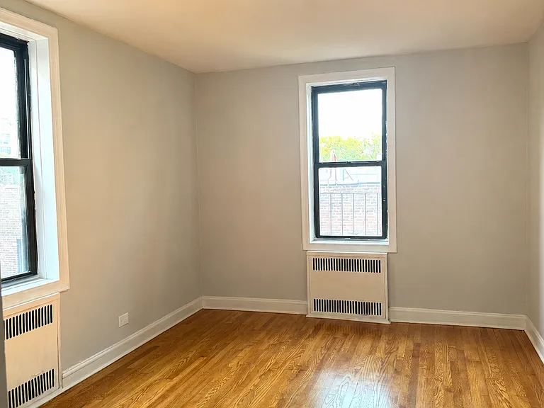 303 Webster Ave #4D — Photo 2