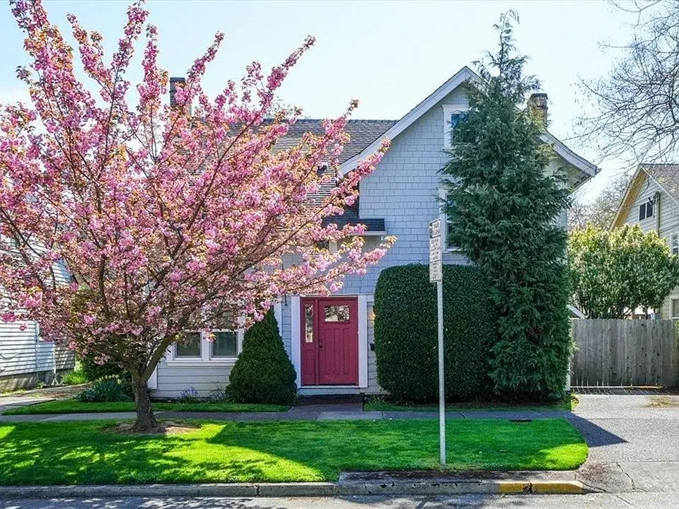227 NW 7th St