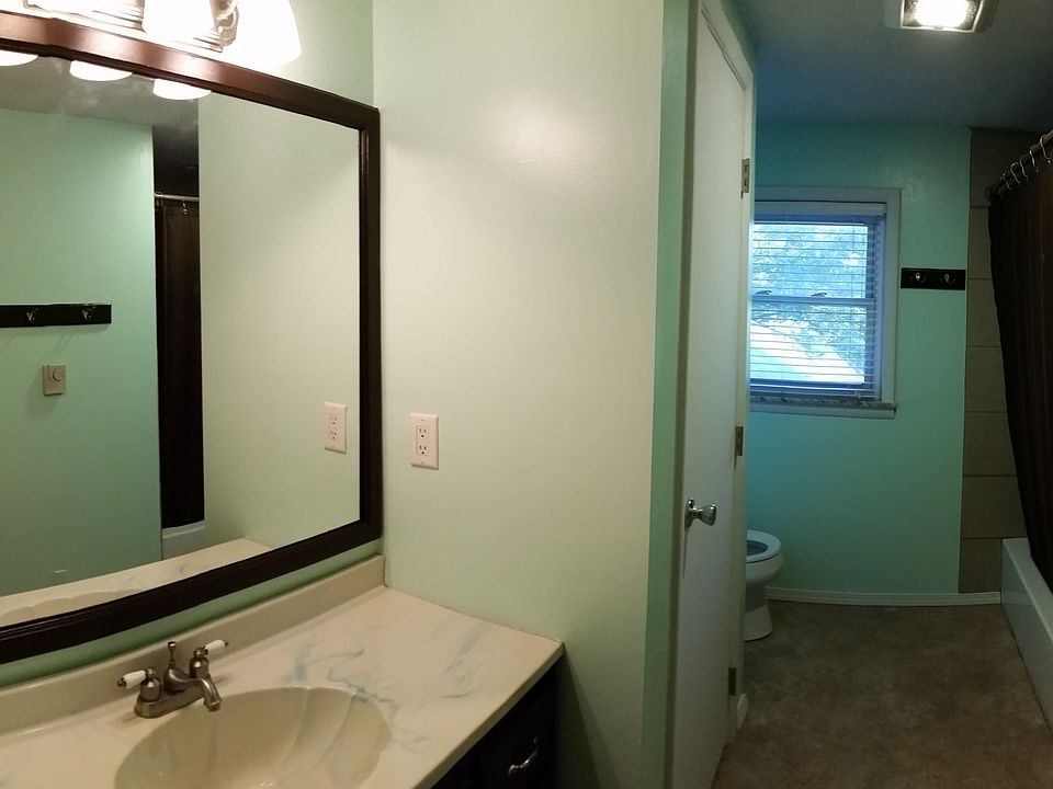 2nd image of 943 E Lake Crest Ave