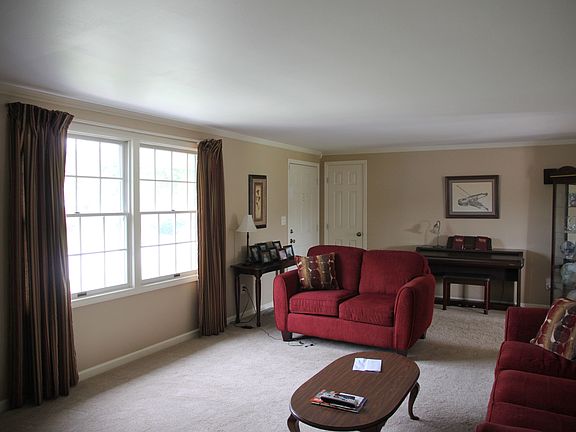 Living Room 23X13 Photo #2