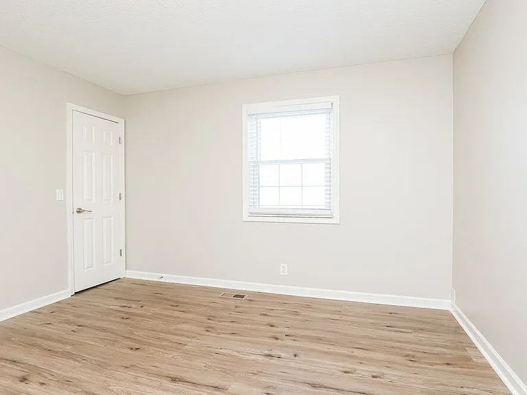111 Dorchester Ct — Photo 14