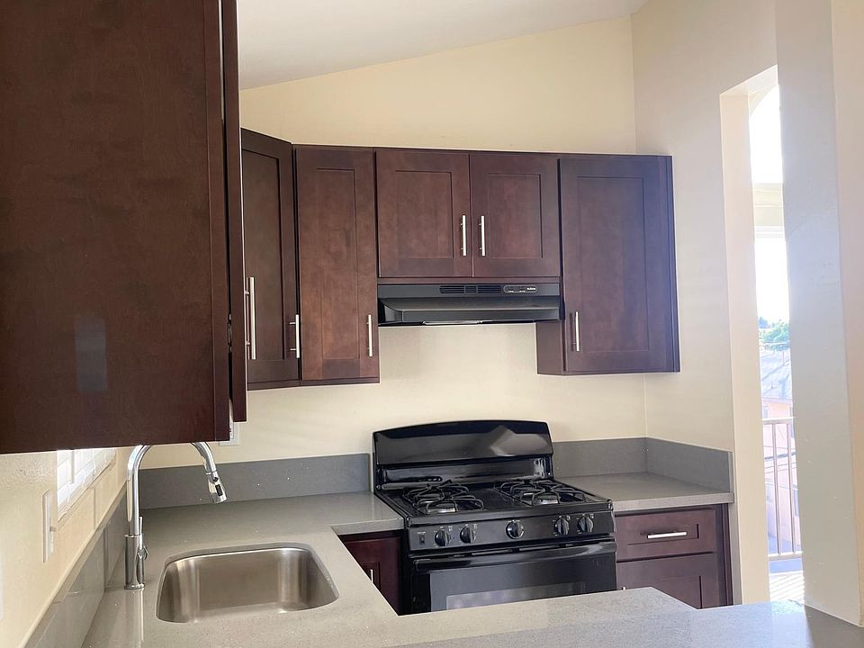 1st image of 1625 E 5th St #301