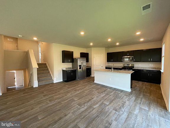 4th image of 122 Clerkenwell Dr