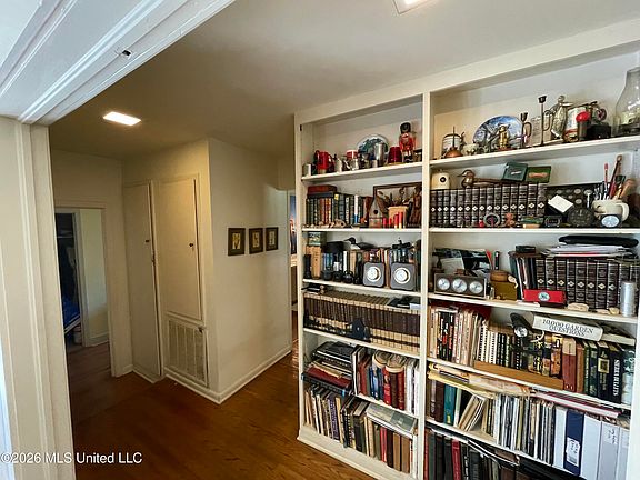 5th image of 425 Natchez Ave