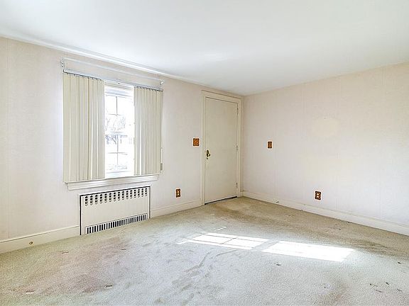 4th image of 52 Vineyard Ave