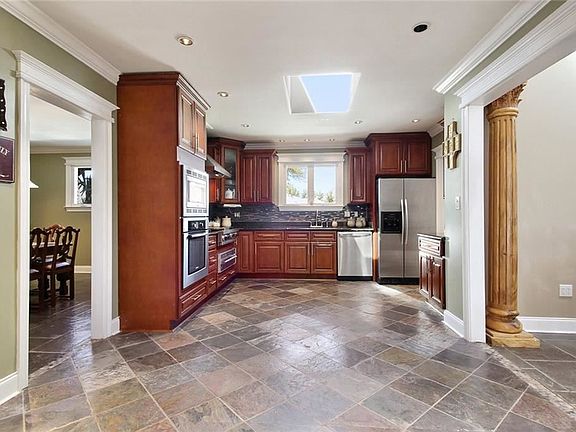3rd image of 358 Sharon Dr