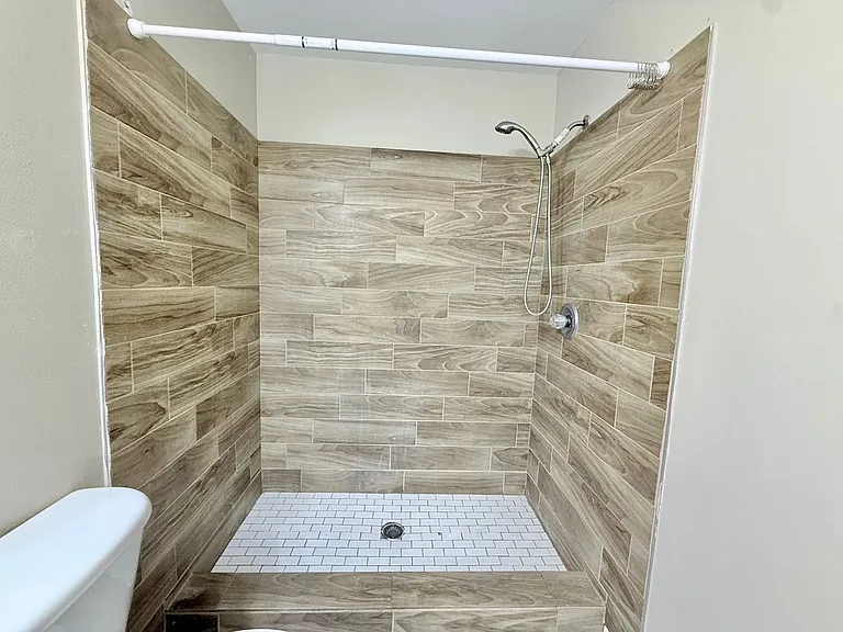350 Winter Ridge Blvd — Photo 20