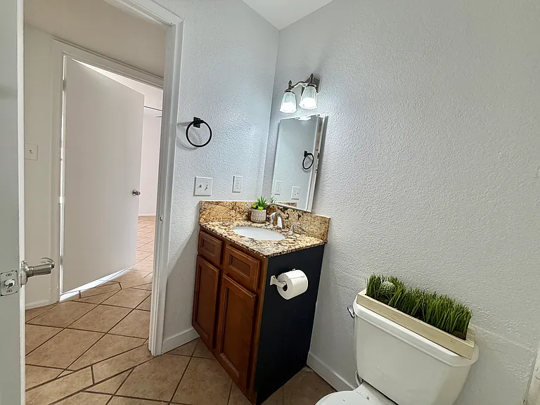 765 N Arrowhead Dr #2 — Photo 26