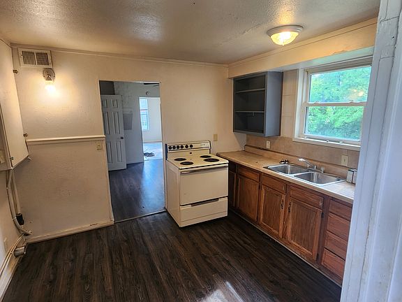 3rd image of 500 Glendale St