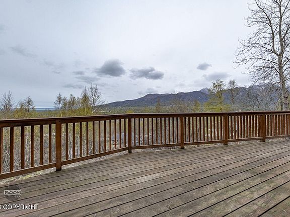 4th image of 18699 Stonehill Dr