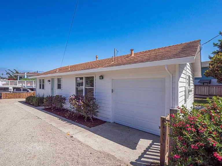 313 Seacliff Dr — Photo 1
