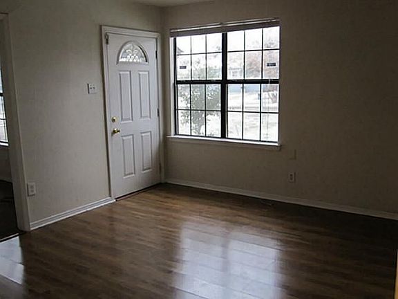 5th image of 817 Hoke Smith Dr