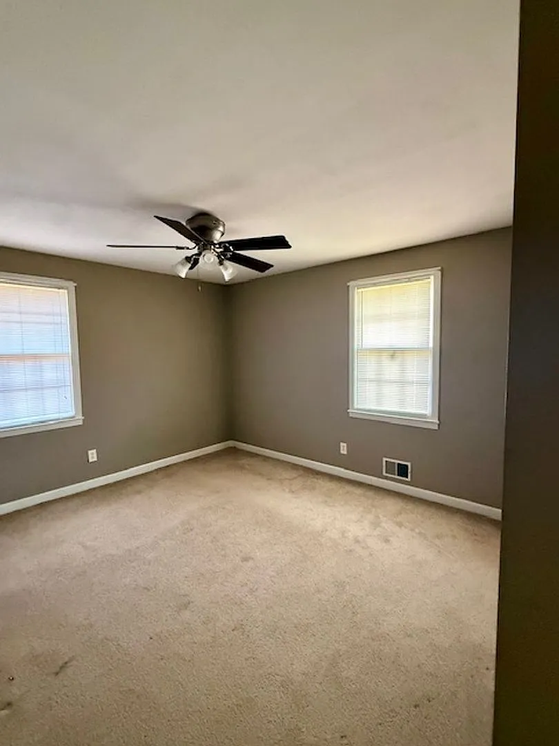 2BR Brick Ranch w/ Carport in Duncan — Photo 4