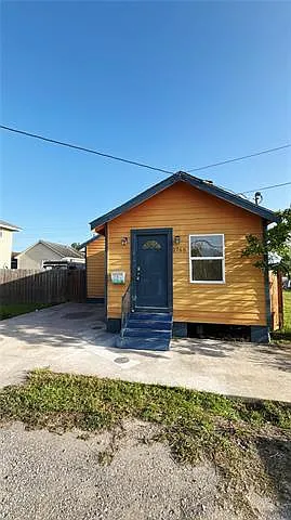 2765 Edge St Photo 1