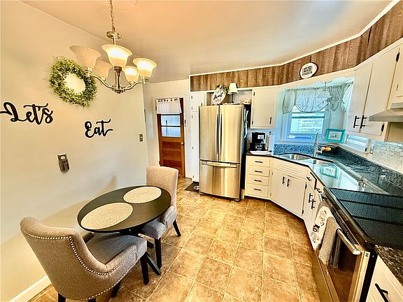 5th image of 2209 Oaklawn Dr