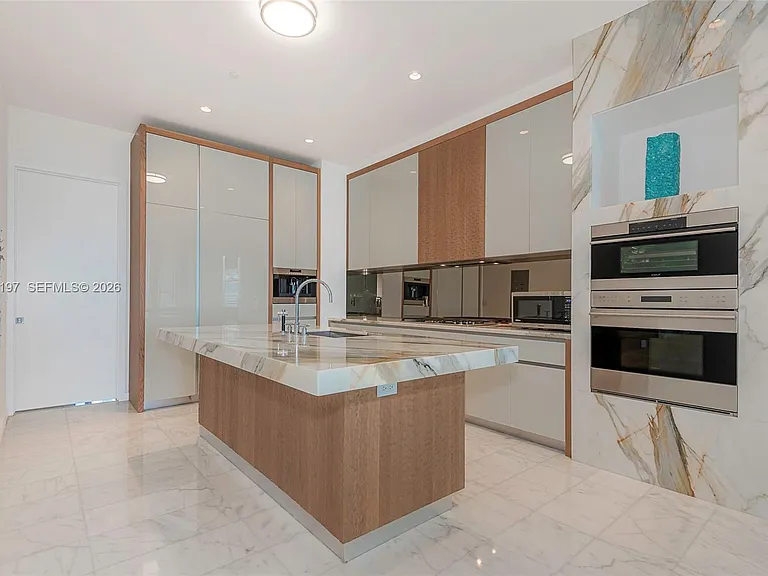 2821 S Bayshore Dr #7B — Photo 11