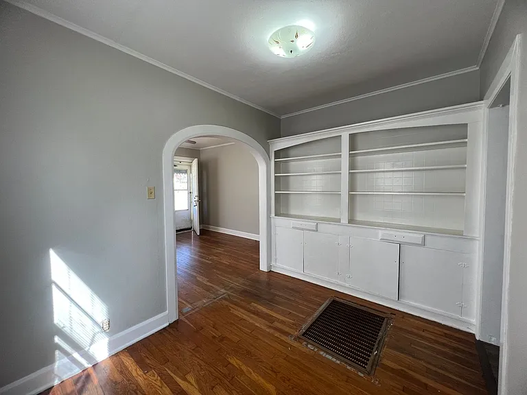 215 E Rutherford St — Photo 6