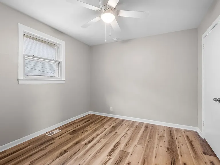 895 W Sharpe Ave #A — Photo 14
