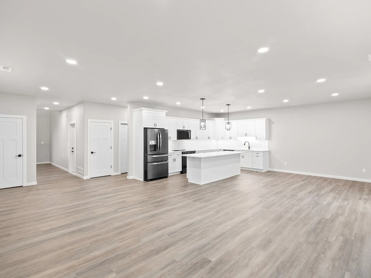 Paradise Valley Townhomes & Apartments — Photo 3