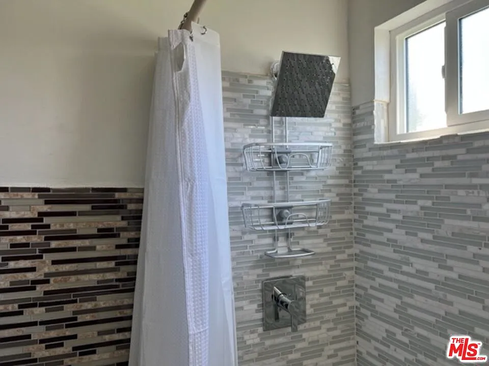 2 bed, 1.0 bath, $2,600 — Photo 4
