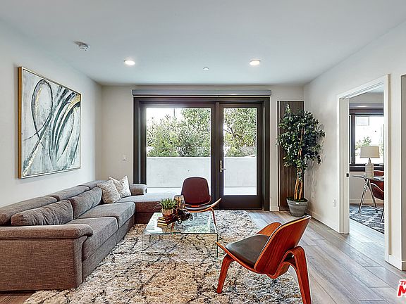 4th image of 1070 S Bedford St #104