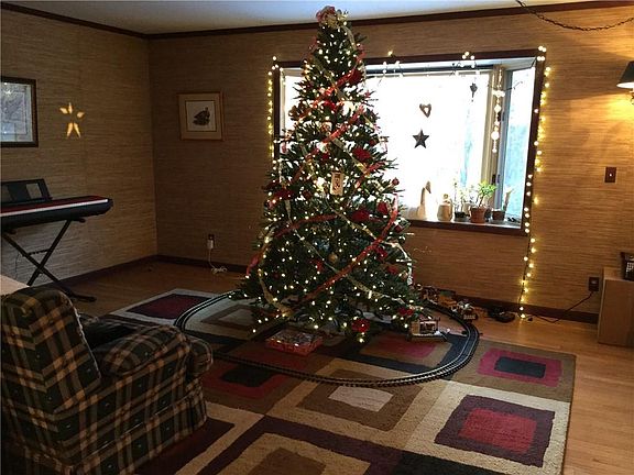 2nd image of 31 Sunset Ave