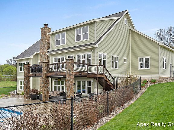 3rd image of 7507 Fairbrother Ln SE