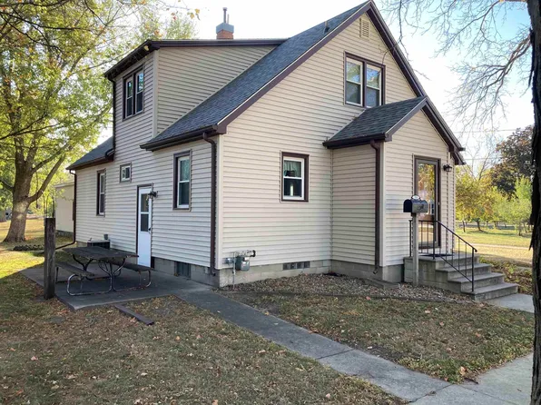709711 3rd St SW, Waverly, IA 50677