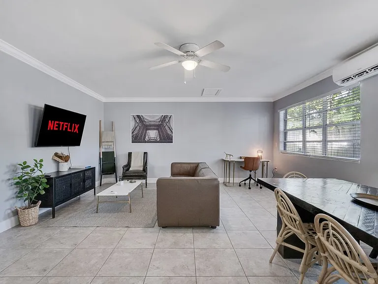 415 S Hyer Ave #B — Photo 2
