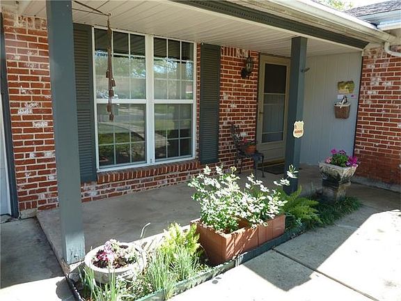 3rd image of 1702 Shelbourne Dr