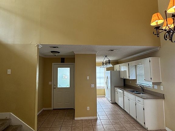 5th image of 924 Lawton Ct