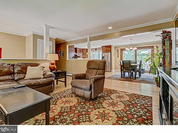 5th image of 24 Merion Pl