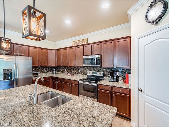 5th image of 3250 Aralia Ct