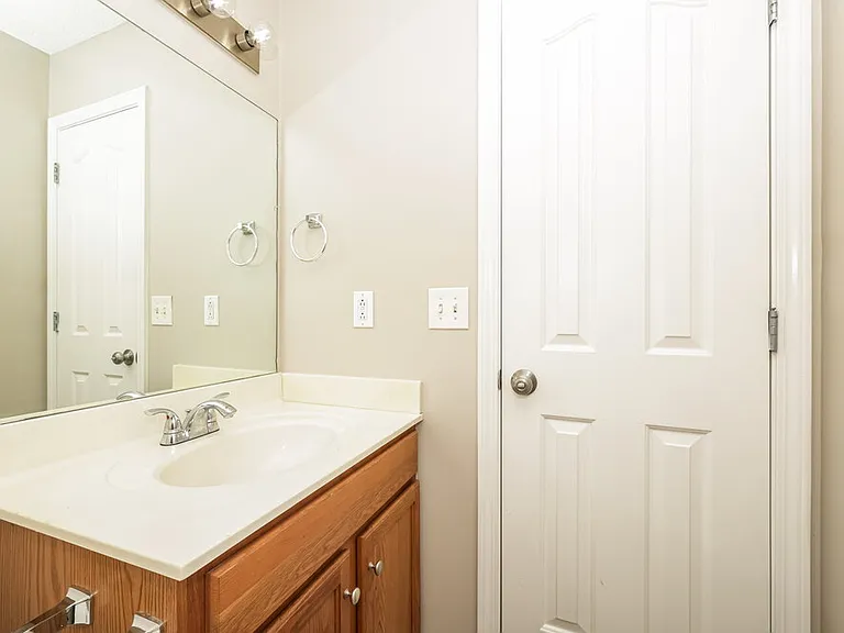 1502 Killarney Dr — Photo 16